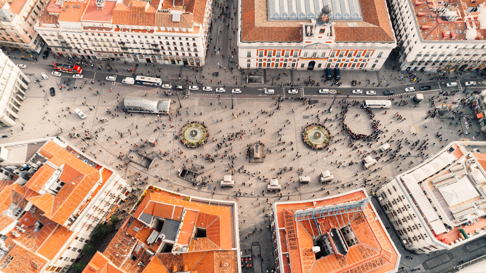 Quảng trường Puerta del Sol ở trung tâm thành phố Madrid. (Ảnh: Eldar Nurkovic/ Shutterstock)