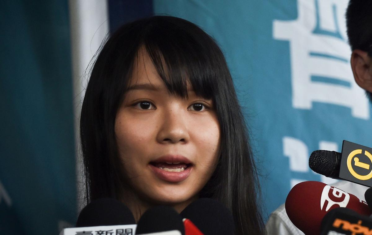 Cô Chu Đình, nhà hoạt động ủng hộ dân chủ được tại ngoại, tuyên bố sẽ không trở lại Hồng Kông