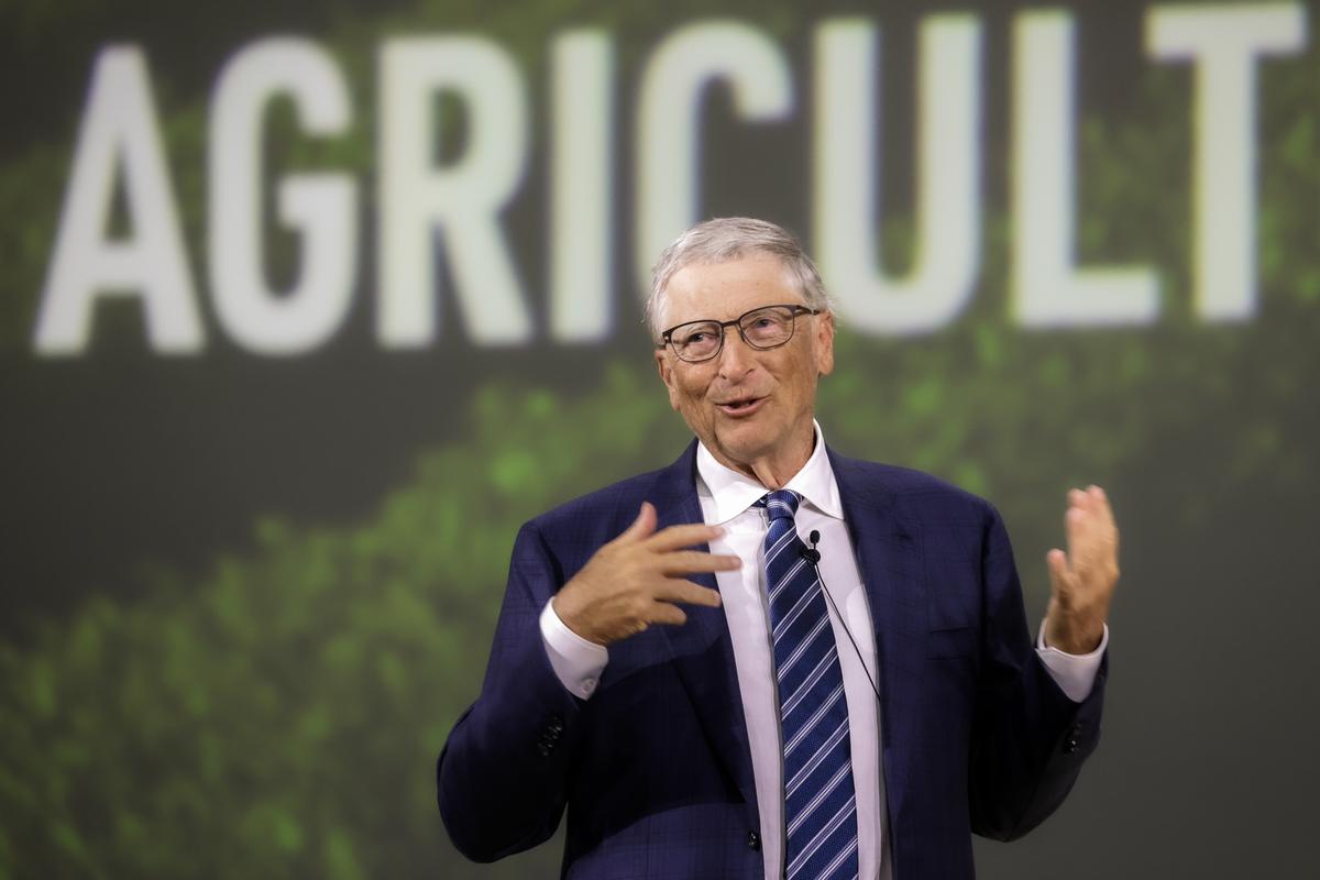 Ông Bill Gates trình bày tại một sự kiện có tên “Chuyển đổi Hệ thống Thực phẩm khi đối mặt với Biến đổi Khí hậu” trong Hội nghị về Biến đổi Khí hậu của Liên Hiệp Quốc tại Dubai hôm 01/12/2023. (Ảnh: Christophe Viseux/COP28 qua Getty Images)