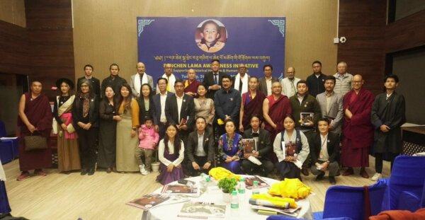 Một nhóm thảo luận bao gồm các Thành viên Quốc hội Ấn Độ, Thành viên Chính quyền Trung ương Tây Tạng, các nhà lãnh đạo tôn giáo Tây Tạng, các nhà hoạt động nhân quyền, và các công dân có liên quan tại buổi ra mắt Sáng kiến Nhận thức Ban Thiền Lạt Ma tại Câu lạc bộ Hiến Pháp, ở New Delhi, hôm 05/12/2023. (Ảnh: Được đăng dưới sự cho phép của Sáng kiến Nhận thức Ban Thiền Lạt Ma)
