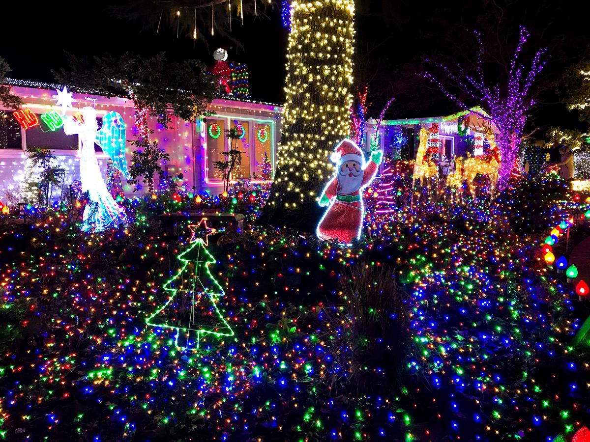 California: Đèn Giáng Sinh mang lại niềm hân hoan cho các khu dân cư
