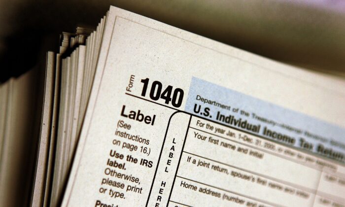IRS nhắm đến ‘những người đóng thuế có thu nhập cao’, thu được 520 triệu USD