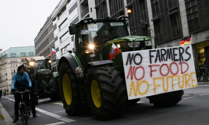 Nông dân Đức tổ chức các cuộc biểu tình rầm rộ, chỉ trích các quy định nghiêm ngặt