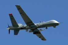 Một thiết bị bay điều khiển bằng vô tuyến (drone) bay ngang qua Căn cứ Không quân Creech ở Indian Springs, Nevada, vào ngày 08/08/2007. (Ảnh: Ethan Miller/Getty Images)