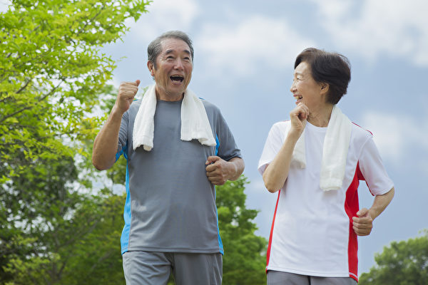 Các chuyên gia cho biết tập thể dục thường xuyên có thể giúp con người sống lâu hơn. Ảnh minh họa. (Ảnh: Fotolia)