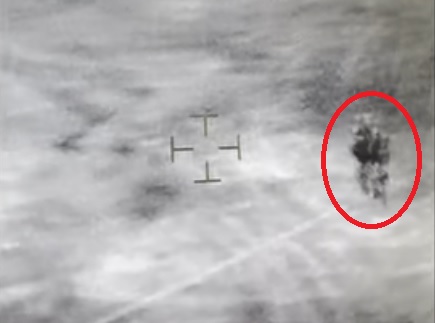 UFO bay qua căn cứ quân sự Mỹ ở Iraq. (Ảnh chụp màn hình video)