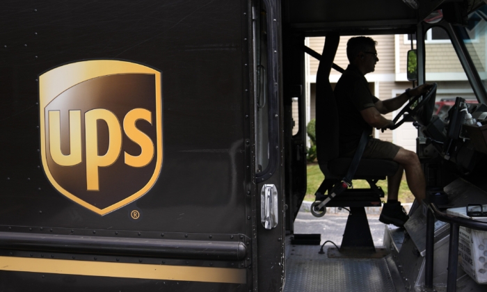 UPS thông báo cắt giảm 12,000 việc làm do khối lượng kiện hàng giảm