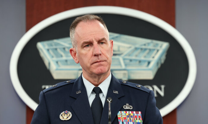 Thư ký báo chí Ngũ Giác Đài Chuẩn tướng Không quân Pat Ryder tổ chức một cuộc họp báo tại Ngũ Giác Đài ở Arlington, Virginia, hôm 19/10/2023. (Ảnh: Kevin Dietsch/Getty Images)