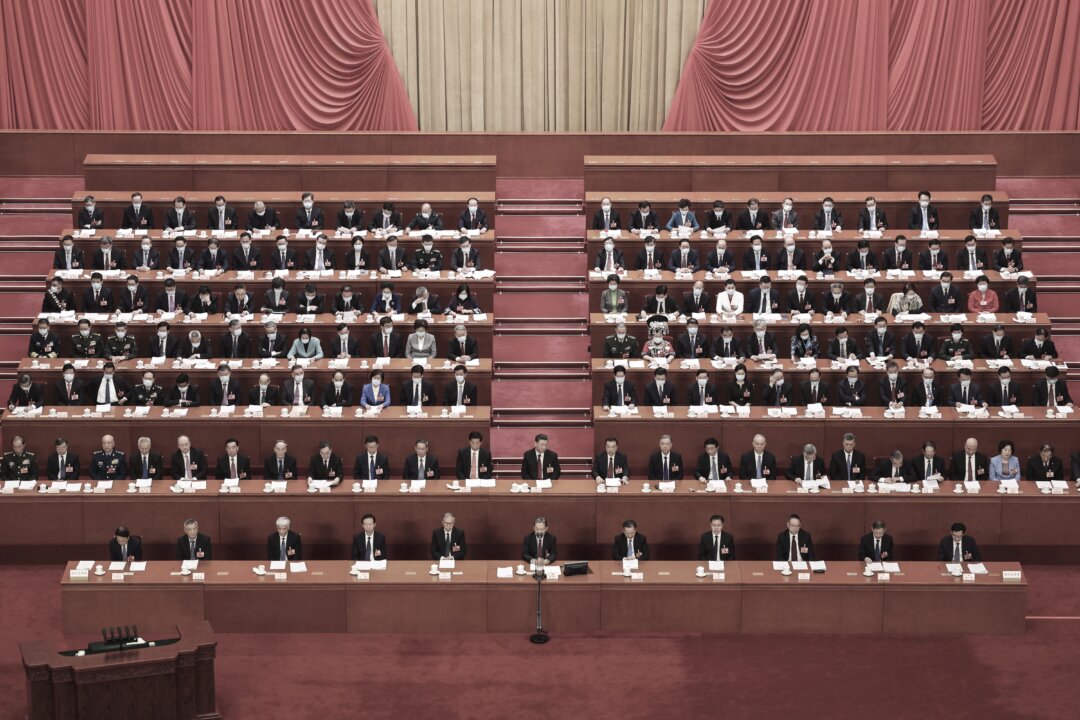 Khai mạc phiên họp đầu tiên của Đại hội đại biểu nhân dân toàn quốc lần thứ 14 tại Đại lễ đường Nhân dân vào ngày 05/03/2023 tại Bắc Kinh, Trung Quốc. (Ảnh: Lintao Zhang/Getty Images)