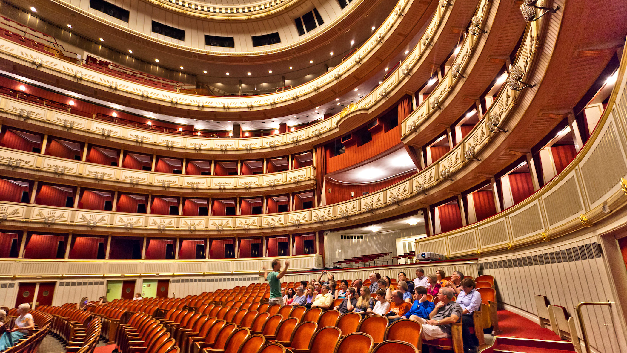Nhà hát Vienna State Opera tổ chức các buổi biểu diễn vào ban tối và các chuyến tham quan vào ban ngày. (Ảnh: Dominic Arizona Bonuccelli/TNS)