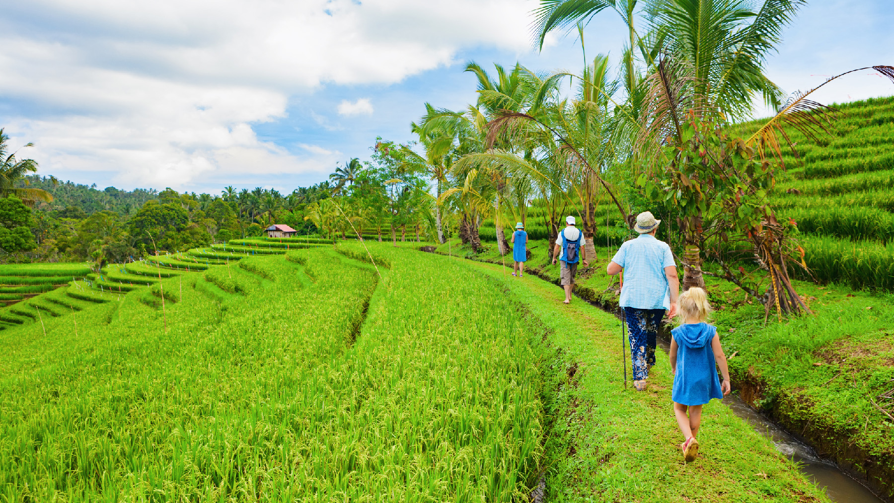 Một gia đình cùng nhau đi nghỉ mát trên đảo Bali. (Ảnh: Denis Moscvinov/Dreamstime)