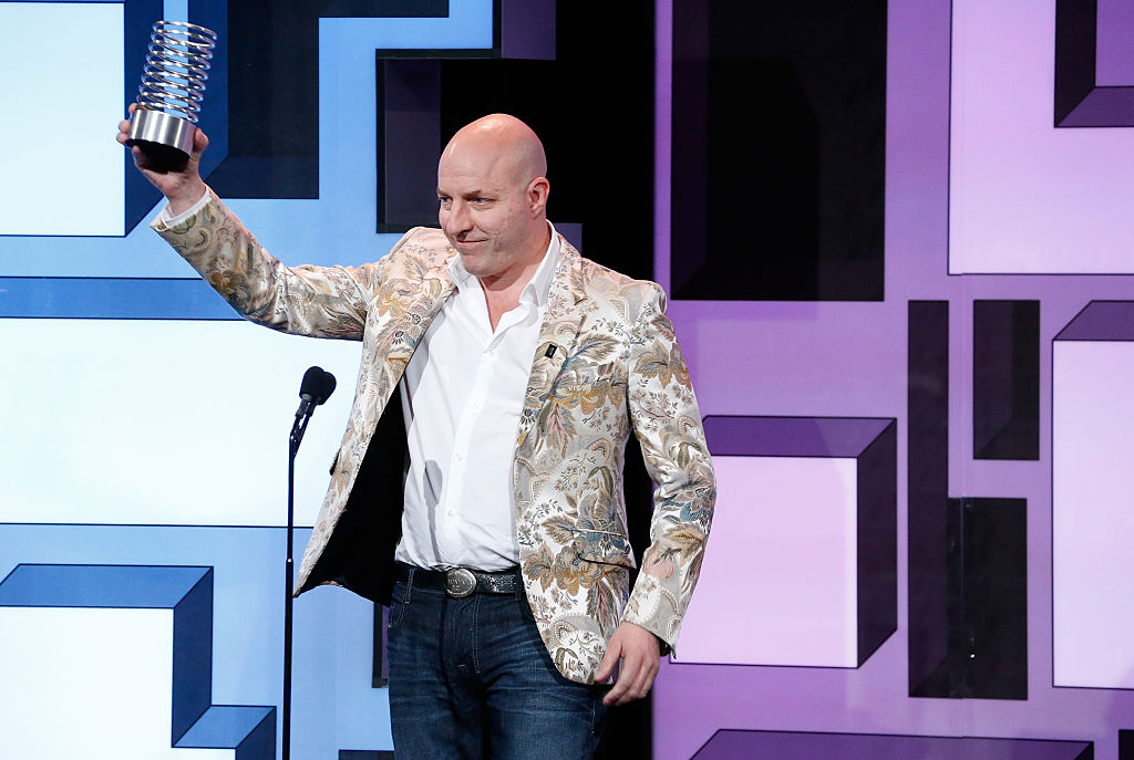 Ông Matt Barrie, Tổng Giám đốc của Freelancer, nhận giải thưởng dành cho Trang web trong Lễ trao giải Webby thường niên lần thứ 19 tại thành phố New York vào ngày 18/05/2015 (Ảnh: Brian Ach/Getty Images cho Webby Awards)