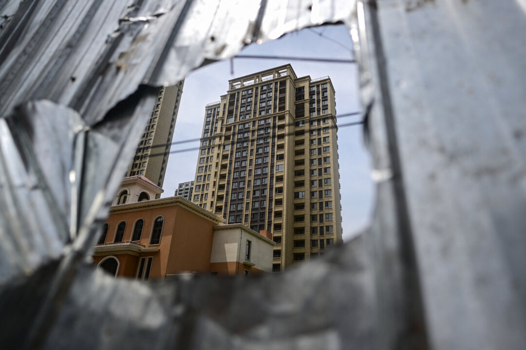 Quang cảnh một khu chung cư chưa hoàn thiện ở thành phố Tân Trịnh ở Trịnh Châu, tỉnh Hà Nam, miền trung Trung Quốc, hôm 20/06/2023. (Ảnh: Pedro Pardo/AFP qua Getty Images)