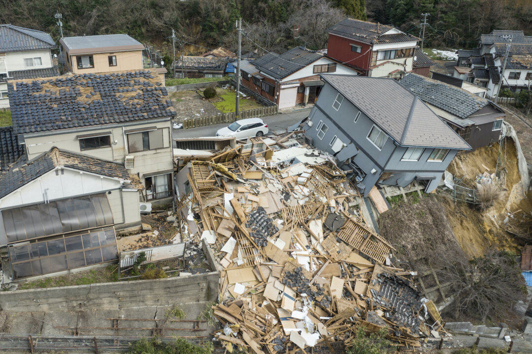 Động đất ở Nhật Bản: Số người thiệt mạng tăng lên 48 trong quá trình tìm kiếm những người sống sót