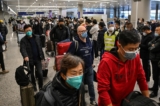 Hành khách tại ga đến của các chuyến bay quốc tế tại Phi trường Quốc tế Phố Đông Thượng Hải ở Thượng Hải hôm 08/01/2023. (Ảnh: Hector Retamal/AFP qua Getty Images)