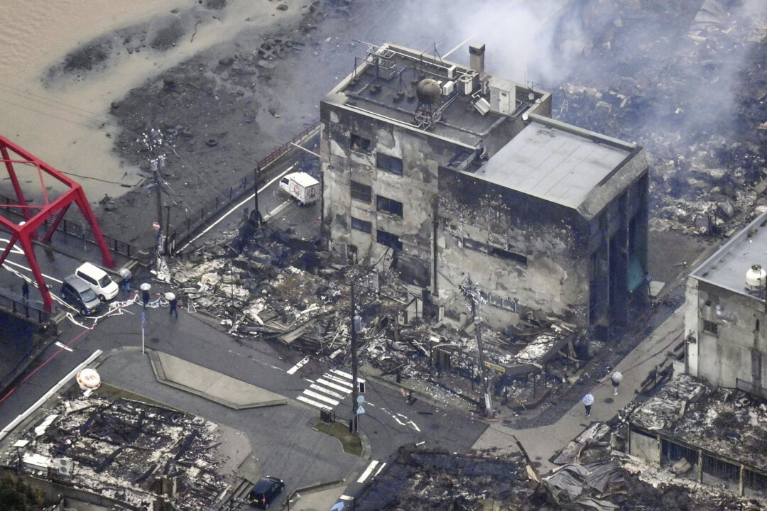 Lực lượng cứu hộ Nhật Bản chạy đua với thời gian để tìm kiếm người sống sót sau trận động đất mạnh khiến 73 người tử vong
