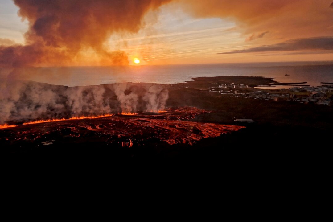 Iceland: Hoạt động núi lửa suy giảm sau ‘Ngày Ảm Đạm’ với những ngôi nhà bị cháy ở thị trấn Grindavik