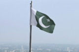Quốc kỳ Pakistan tung bay trên một trạm gác ở Islamabad, Pakistan, vào ngày 27/07/2022. (Ảnh: Rahmat Gul/AP Photo)