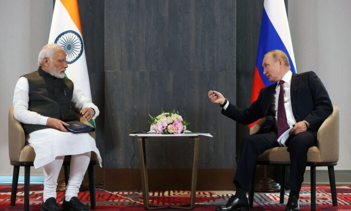 Hiểm họa ba bên: Ấn Độ, Nga, và Trung Quốc