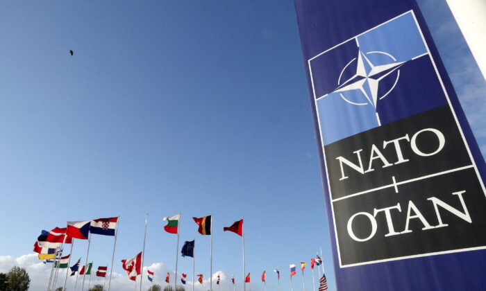 Các mối lo ngại trước việc Trung Quốc tuyển dụng quân nhân của Hoa Kỳ và NATO