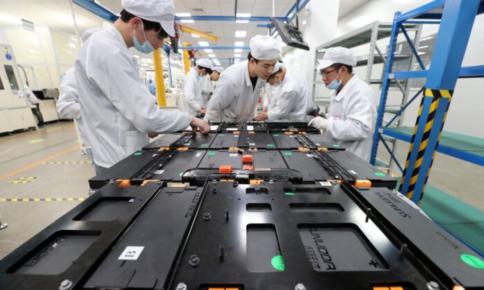 Trung Quốc tụt xuống vị trí thứ hai trong chuỗi cung ứng pin toàn cầu