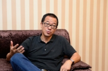 Ông Du Mẫn Hồng (Yu Minhong, sáng lập viên kiêm chủ tịch của Tập đoàn Công nghệ và Giáo dục Phương Đông Mới (New Oriental Education & Technology Group Inc.), nói trong cuộc phỏng vấn tại Thành Đô, tỉnh Tứ Xuyên, Trung Quốc, ngày 28/06/2015. (Ảnh: VCG/VCG qua Getty Images)