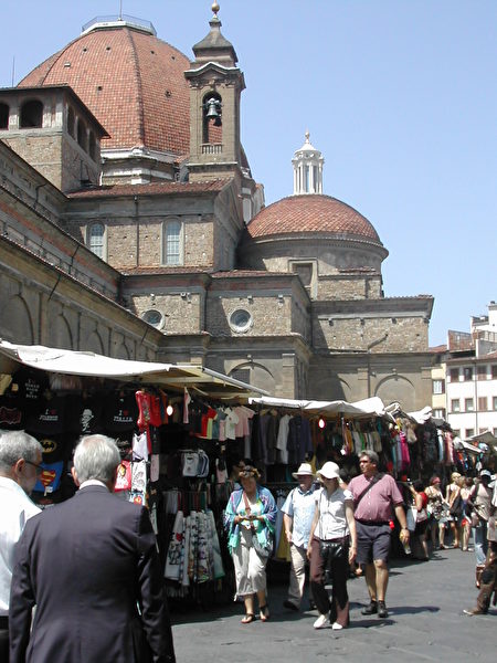 Ngôi chợ truyền thống thân thiện và ấm áp ở Florence. (Ảnh: Lâm Lệ Quyên/Tân Kỷ Nguyên cung cấp)