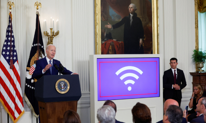 Chính phủ TT Biden miễn một số yêu cầu ‘mua hàng Mỹ’ đối với dự án Internet băng thông rộng trị giá 42 tỷ USD