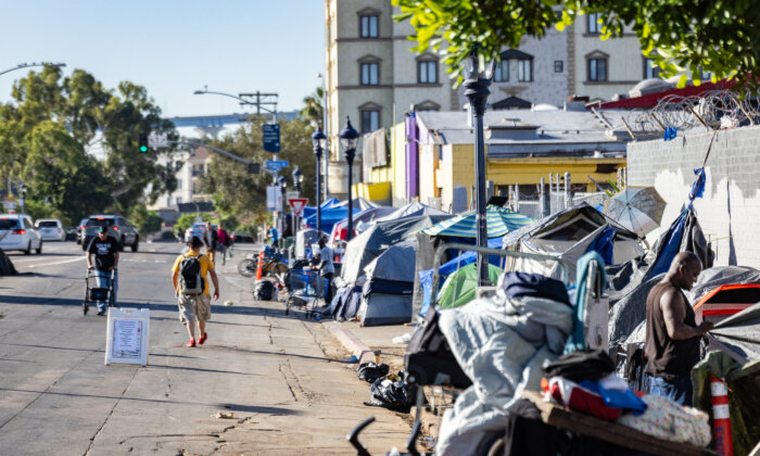Cựu chiến binh Thủy quân lục chiến muốn xây dựng ‘khu cắm trại’ cho người vô gia cư ở San Diego
