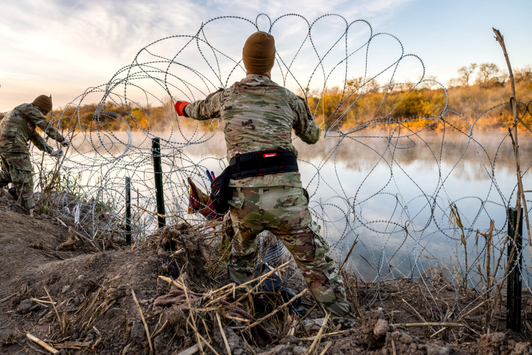 Louisiana gửi Vệ binh Quốc gia tới Texas giữa cuộc khủng hoảng biên giới