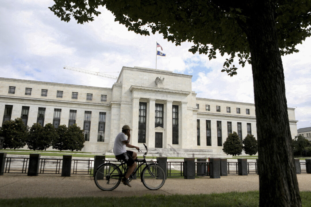 Biên bản họp: Fed thận trọng về việc cắt giảm lãi suất quá sớm vì tiến độ giảm lạm phát có thể bị đình trệ