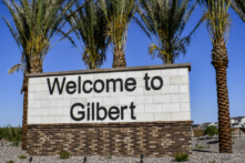 Thị trấn Gilbert, Arizona, là nơi có một sở cấp thị trấn mà các hoạt động của họ được so sánh với cuốn tiểu thuyết phản địa đàng “1984” của nhà văn George Orwell. (Ảnh: World of Arizona)
