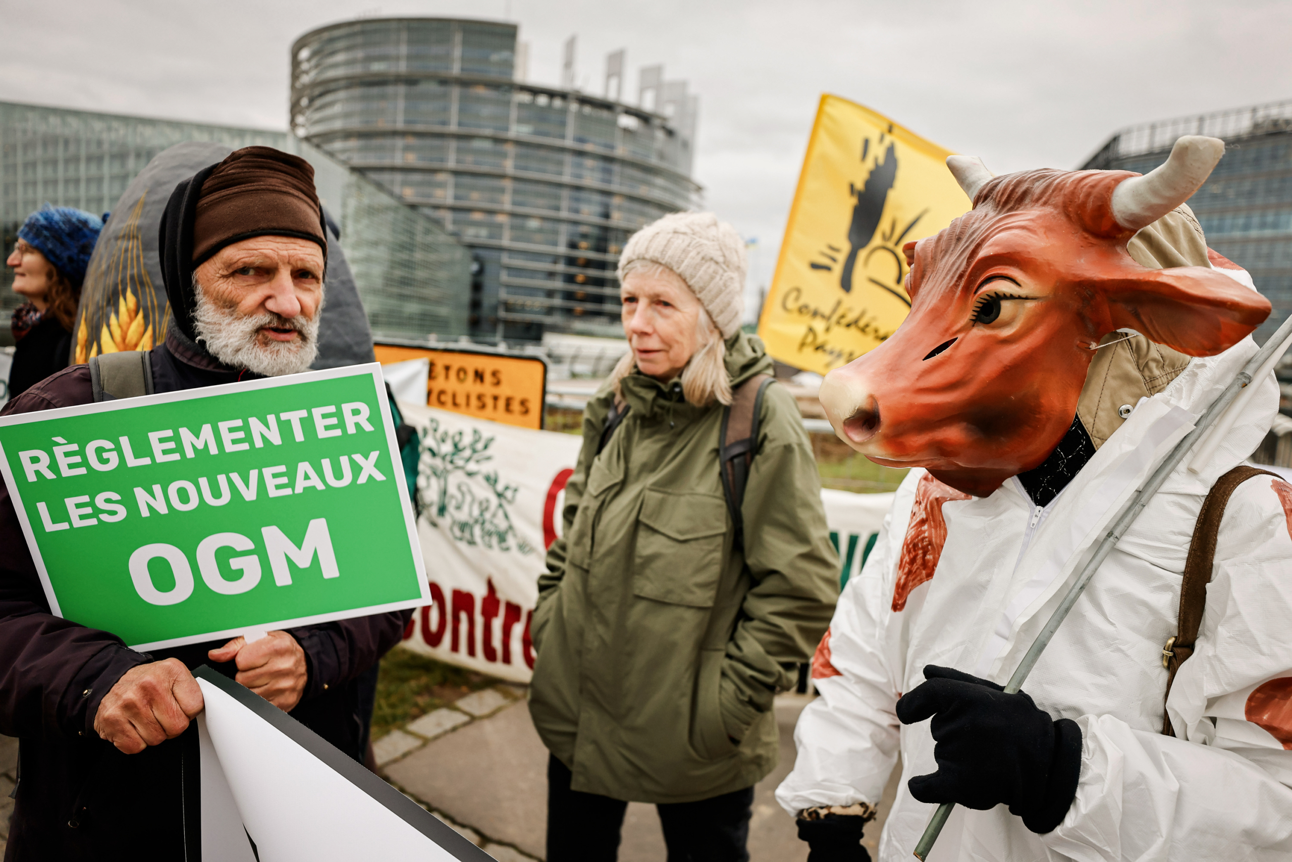 Nông dân tụ tập bên ngoài Nghị viện Âu Châu để biểu tình, ở Strasbourg, Pháp, hôm 06/02/2024. (Ảnh: Jean-Francois Badias/AP Photo)