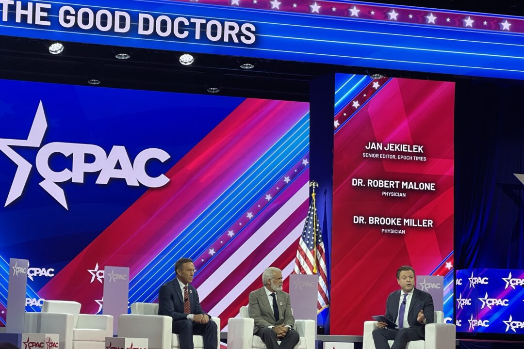 Các bác sĩ: WHO muốn kiểm soát việc chăm sóc sức khỏe ở Hoa Kỳ