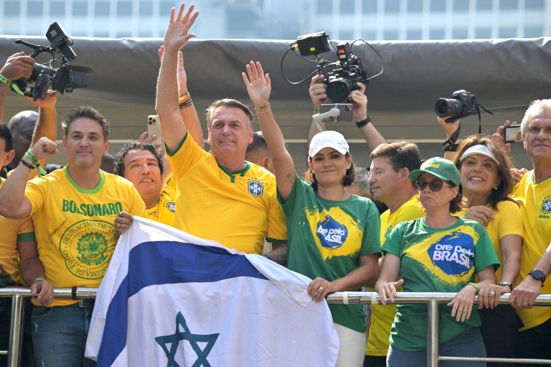 Cựu TT Brazil Bolsonaro tập hợp những người ủng hộ ông vốn đang lo ngại về cuộc đàn áp chính trị