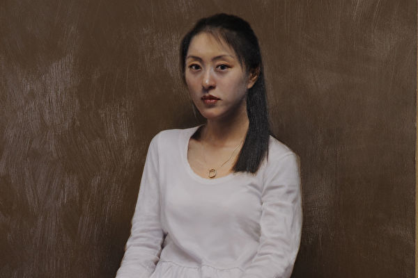 Bức “Tân trang” của Diệc Chân, tác phẩm đạt huy chương bạc trong “Cuộc thi vẽ tranh sơn dầu tả thực nhân vật người Hoa toàn thế giới” mùa đầu tiên vào năm 2008. (Ảnh: Đài truyền hình NTD)