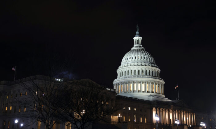 Hoa Kỳ: Thượng viện sẽ sớm thông qua dự luật chi tiêu trị giá 1.2 ngàn tỷ USD sau khi trễ hạn lúc nửa đêm