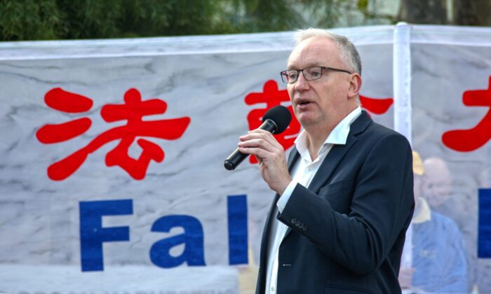 Bị ĐCSTQ gắn mác ‘phản bội’: Nghị sĩ Úc lên án sự thâm nhập của Bắc Kinh ở hải ngoại