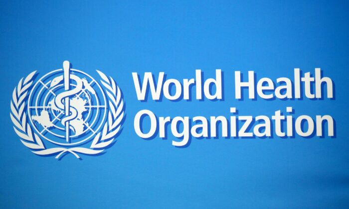 Một biểu tượng được nhìn thấy tại tòa nhà của Tổ chức Y tế Thế giới (WHO) ở Geneva, Thụy Sĩ, vào ngày 02/02/2020. (Ảnh: Denis Balibouse/Reuters)
