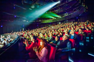 Hai suất diễn của Shen Yun ở thành phố Lublin, Ba Lan kín rạp, giới tinh hoa nhận ra đã theo Sáng Thế Chủ hạ thế