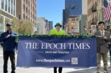 Nhóm truyền thông NTD tiếng Anh của Tập đoàn The Epoch Times (The Epoch Times Group) lần đầu tiên ra mắt tại cuộc diễn hành kỷ niệm ngày Thánh Patrick ở San Francisco, Hoa Kỳ. (Ảnh: LI QINYI/THE EPOCH TIMES)