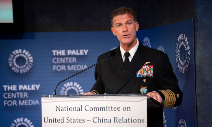 Đô đốc John C. Aquilino thảo luận về cuộc cạnh tranh chiến lược giữa Hoa Kỳ và Trung Quốc tại Trung tâm Truyền thông Paley ở thành phố New York vào ngày 23/05/2023. (Ảnh: Samira Bouaou/The Epoch Times)