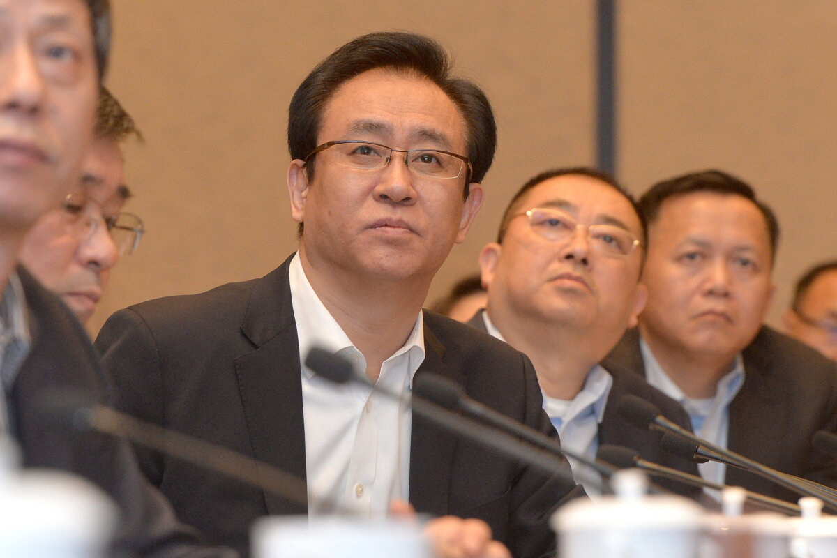 Chủ tịch Evergrande Hứa Gia Ấn (Xu Jiayin, hay còn gọi là Hui Ka Yan trong tiếng Quảng Đông) tham dự một cuộc họp ở Vũ Hán, tỉnh Hồ Bắc, miền trung Trung Quốc hôm 05/06/2017. (Ảnh: AFP qua Getty Images)