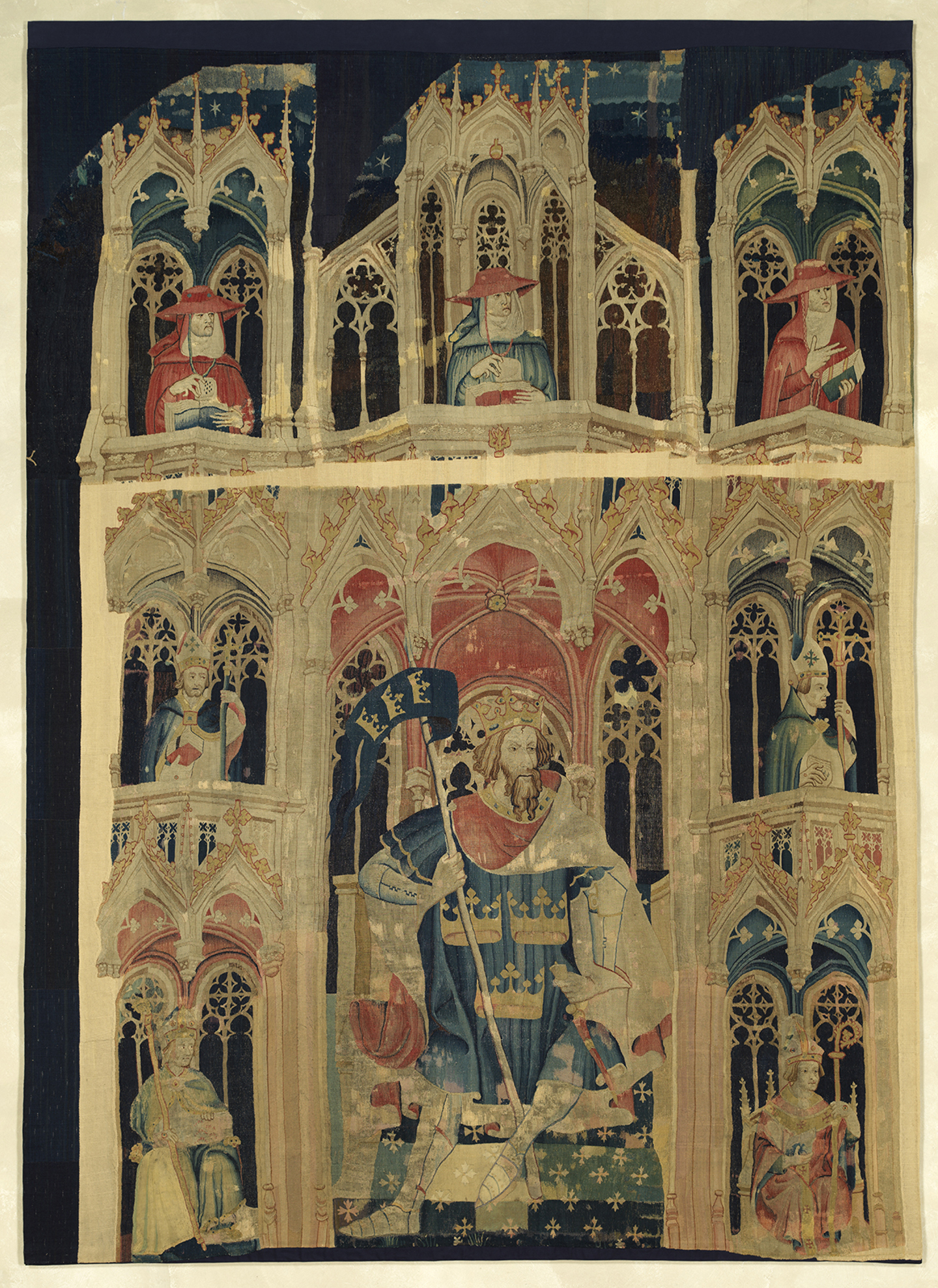 Tấm thảm “King Arthur” (Vua Arthur) (từ “Tấm thảm chín vị anh hùng”), khoảng 1400–1410, phong cách miền Nam Hà Lan. Len sợi dọc, len sợi ngang; 168 inch x 117 inch (~4,3m x 3m). The Cloisters, Bảo tàng Nghệ thuật Metropolitan, Thành phố New York. (Ảnh: Tư liệu công cộng)