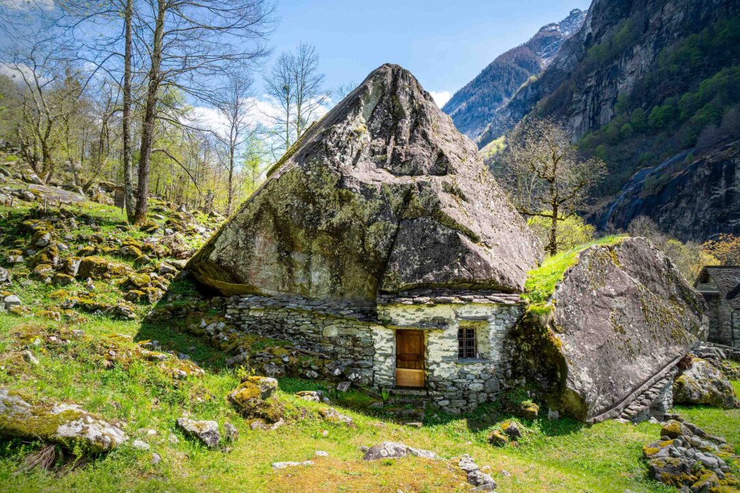 Ngôi làng 5,000 tuổi trông giống như vùng Shire trong tác phẩm của nhà văn Tolkien, và người dân vẫn duy trì cuộc sống hoang sơ