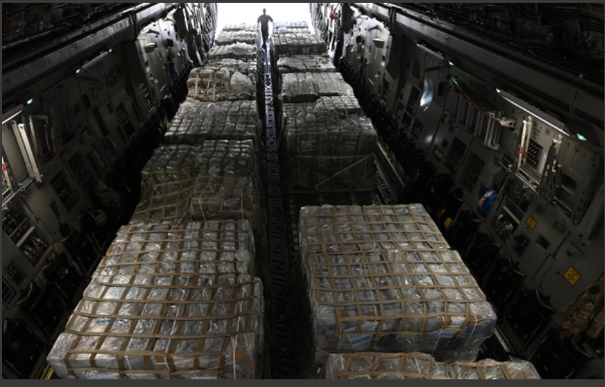 Hoa Kỳ vận chuyển hàng viện trợ nhân đạo tới Ai Cập để trợ giúp việc chuyển hàng viện trợ ở Gaza. (Ảnh: Thượng sĩ Jasmonet Holmes, Không lực Hoa Kỳ)