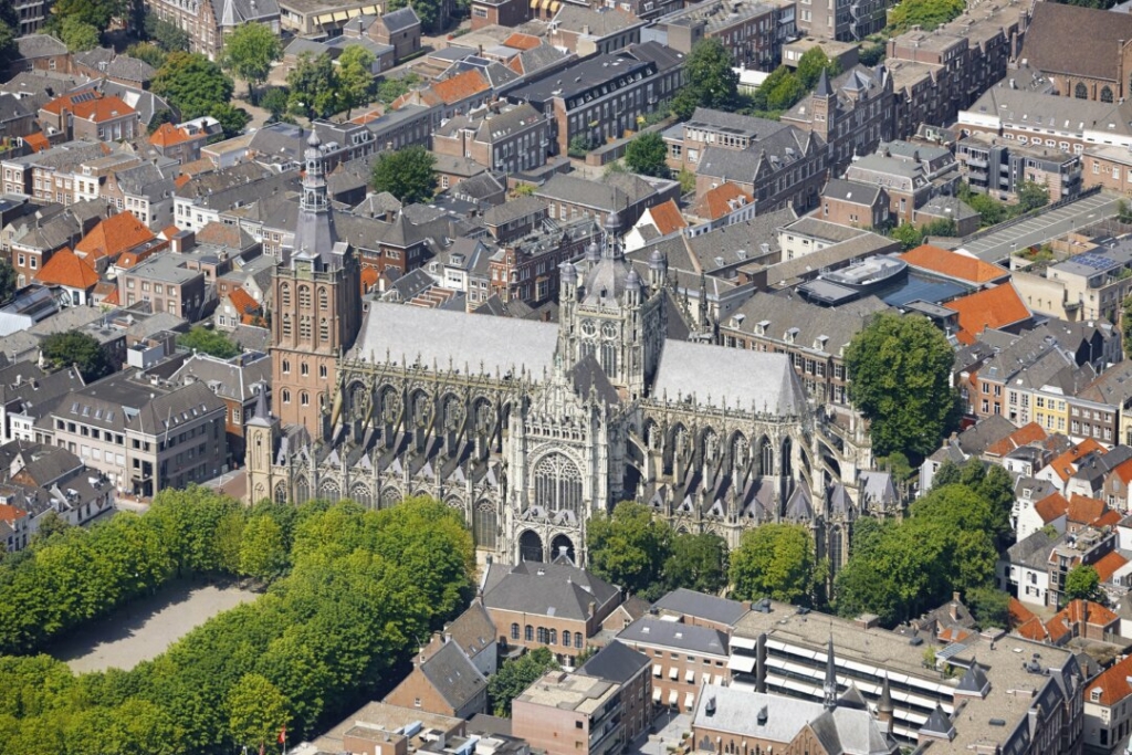 Nhà thờ Chính tòa Thánh John: Chiêm ngưỡng phong cách kiến trúc Gothic Hà Lan ở ‘Xứ sở hoa tulip’
