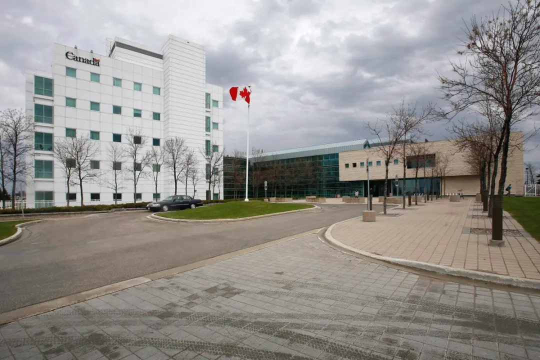Phòng thí nghiệm Vi sinh Quốc gia ở Winnipeg trong một bức ảnh tư liệu. (Ảnh: The Canadian Press/John Woods)