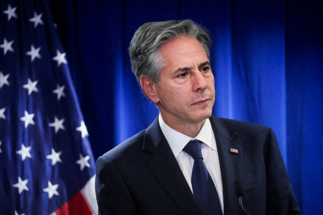Ngoại trưởng Hoa Kỳ, ông Antony Blinken, tổ chức một cuộc họp báo tại Trung tâm Hoa Kỳ Bắc Kinh tại Đại sứ quán Hoa Kỳ ở Bắc Kinh vào ngày 19/06/2023. (Ảnh: Leah Millis/Pool/Reuters)