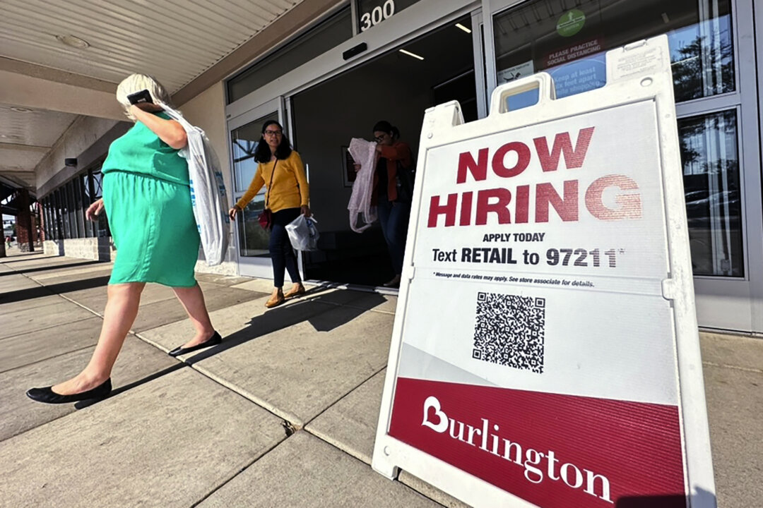 Nền kinh tế Hoa Kỳ tạo thêm nhiều việc làm mới hơn mong đợi, tỷ lệ thất nghiệp tăng